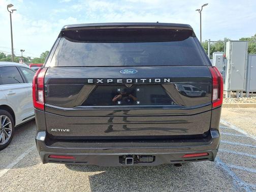 Black Metallic 2025 Ford Expedition Active