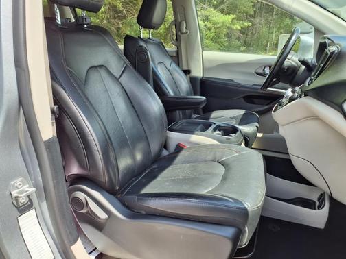 2020 Chrysler Pacifica Touring-L