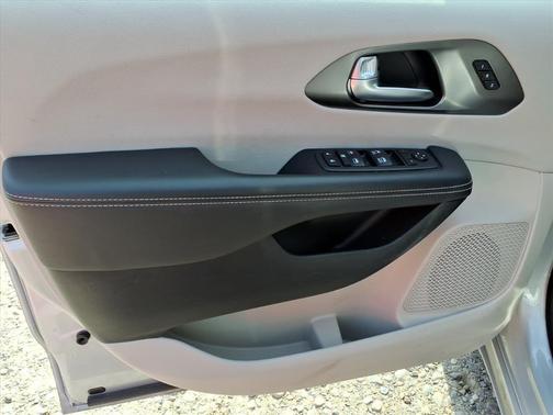 2024 Chrysler Pacifica Touring-L