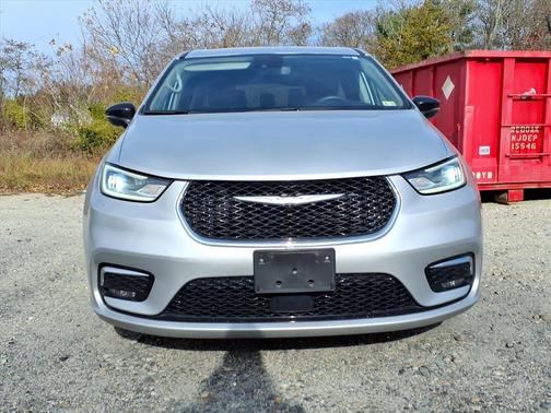 2024 Chrysler Pacifica Touring-L