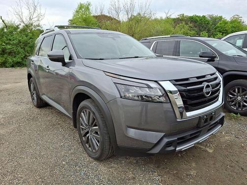 Gun Metallic 2025 Nissan Pathfinder SL