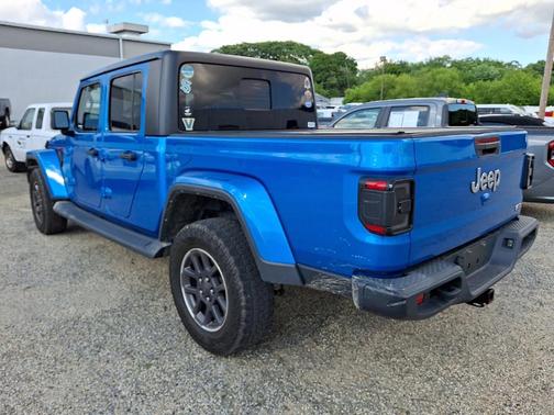 Hydro Blue Pearlcoat 2022 Jeep Gladiator Overland