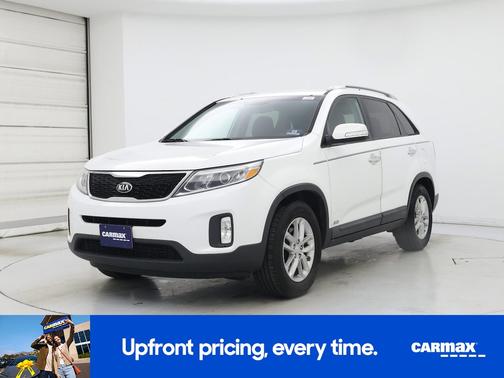 White 2015 Kia Sorento LX