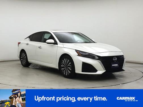 White 2023 Nissan Altima SV