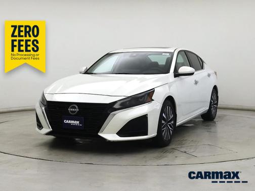 White 2023 Nissan Altima SV
