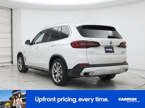 White 2023 BMW X5 PHEV XDrive45e