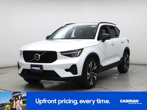 2023 Volvo XC40 B5 Plus Dark Theme