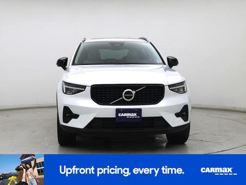2023 Volvo XC40 B5 Plus Dark Theme
