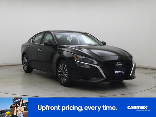 Black 2023 Nissan Altima SV