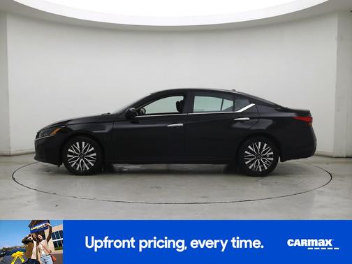 Black 2023 Nissan Altima SV