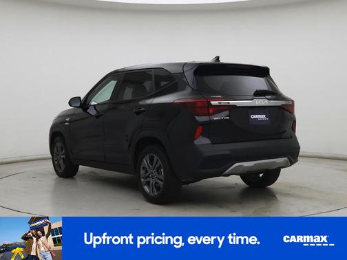 Black 2023 Kia Seltos LX