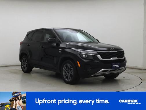 Black 2023 Kia Seltos LX