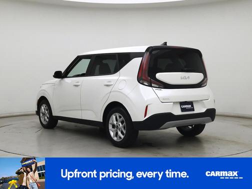 White 2023 Kia Soul LX
