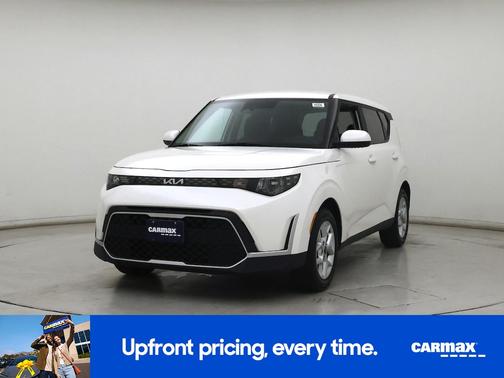 White 2023 Kia Soul LX