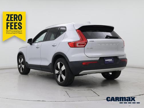 Silver 2020 Volvo XC40 T5 Momentum