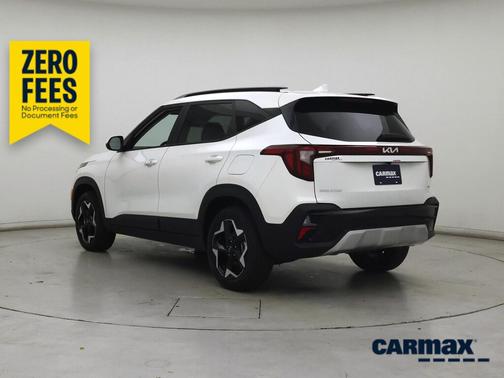 White 2025 Kia Seltos S