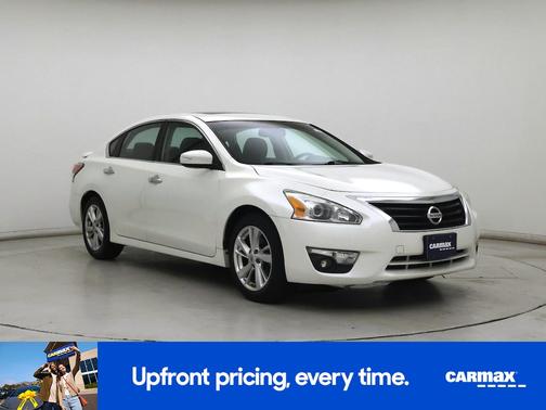 White 2014 Nissan Altima SV