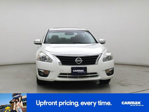 White 2014 Nissan Altima SV