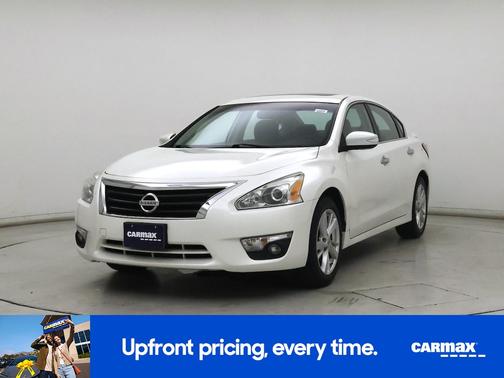 White 2014 Nissan Altima SV