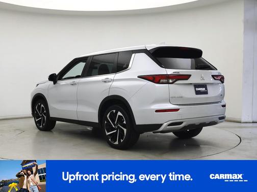 White 2022 Mitsubishi Outlander SE