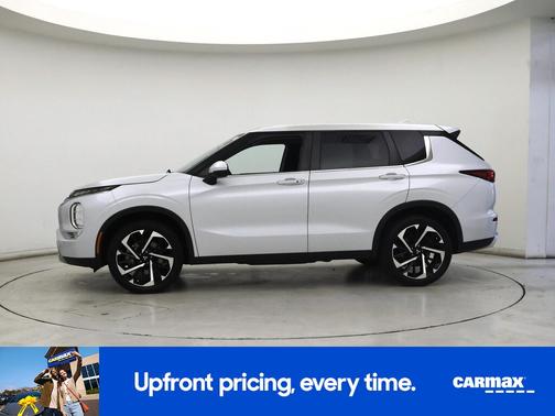 White 2022 Mitsubishi Outlander SE