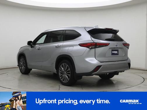Silver 2021 Toyota Highlander Hybrid Platinum