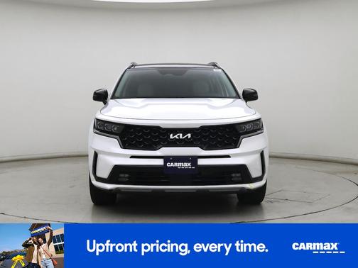 White 2023 Kia Sorento SX