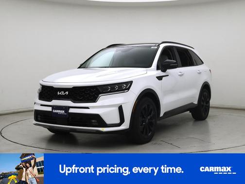 White 2023 Kia Sorento SX