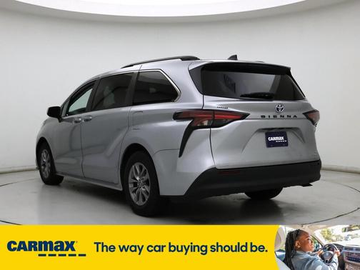 2022 Toyota Sienna LE