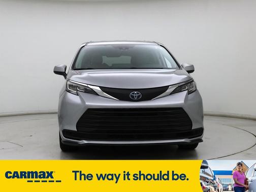 2022 Toyota Sienna LE