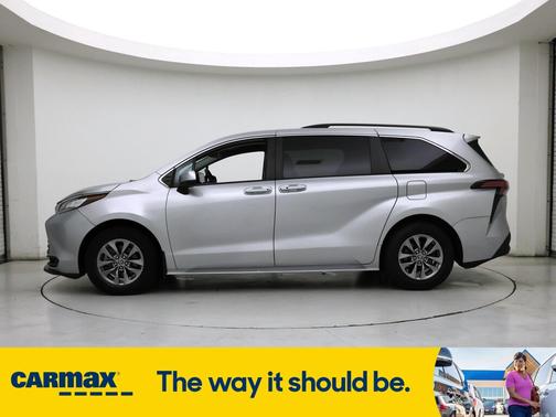 2022 Toyota Sienna LE