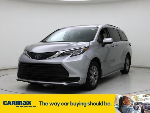 2022 Toyota Sienna LE