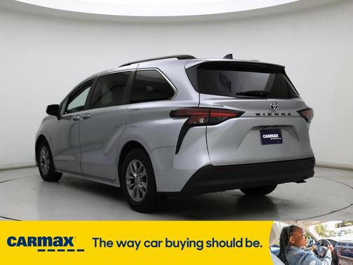 2022 Toyota Sienna LE