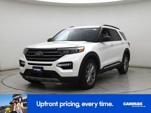 White 2022 Ford Explorer XLT