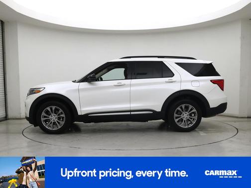 White 2022 Ford Explorer XLT