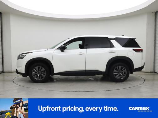 White 2023 Nissan Pathfinder S
