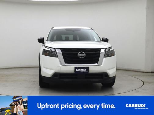 White 2023 Nissan Pathfinder S