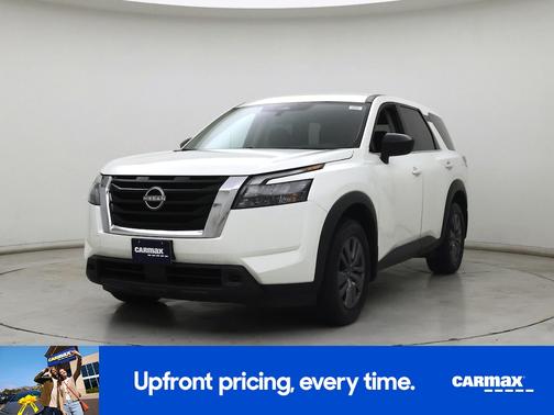 White 2023 Nissan Pathfinder S