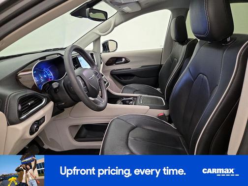 Gray 2023 Chrysler Pacifica Hybrid Limited