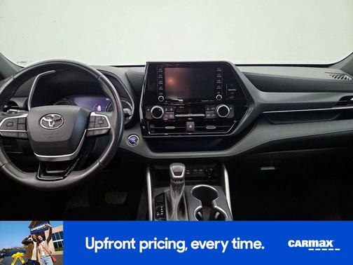 Black 2022 Toyota Highlander XSE