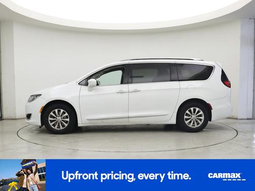 White 2019 Chrysler Pacifica Touring L
