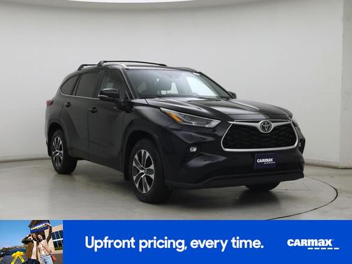 Black 2023 Toyota Highlander XLE