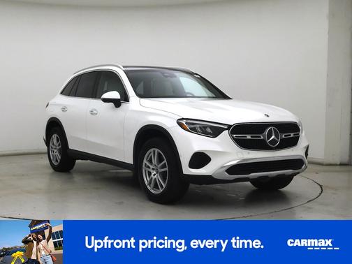 White 2023 Mercedes-Benz GLC 300