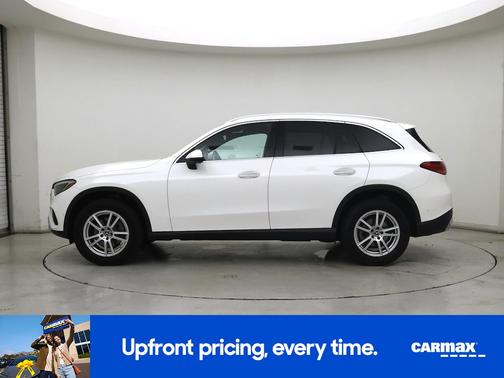 White 2023 Mercedes-Benz GLC 300