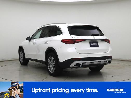 White 2023 Mercedes-Benz GLC 300