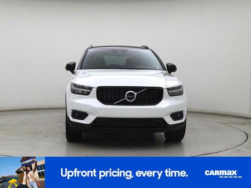 White 2019 Volvo XC40 T5 R-Design