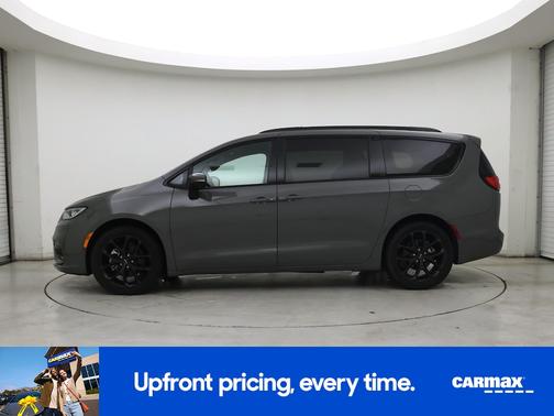 Gray 2023 Chrysler Pacifica Touring L