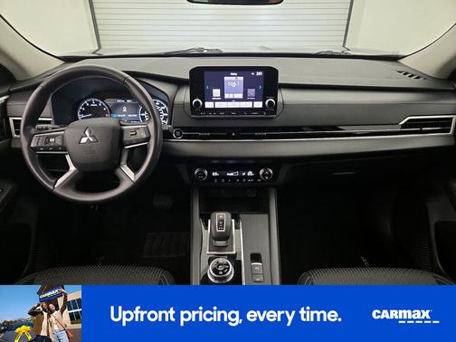 Black 2022 Mitsubishi Outlander ES