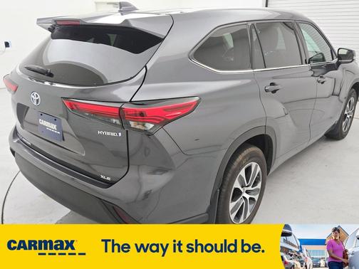 2022 Toyota Highlander Hybrid XLE