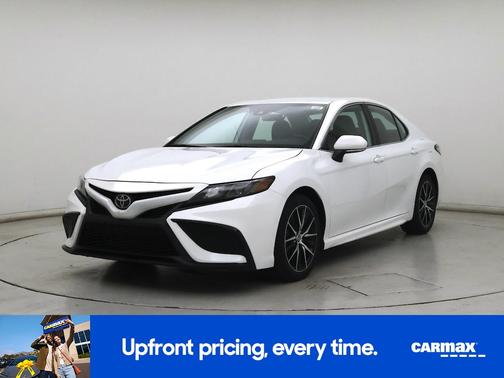White 2023 Toyota Camry SE